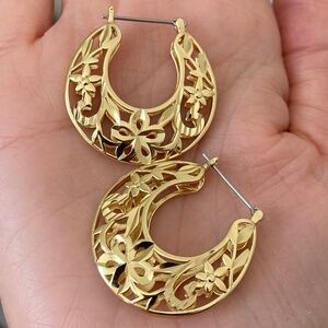 New Vanessa Mooney THE VIOLET HOOP EARRINGS Flower hoop earrings